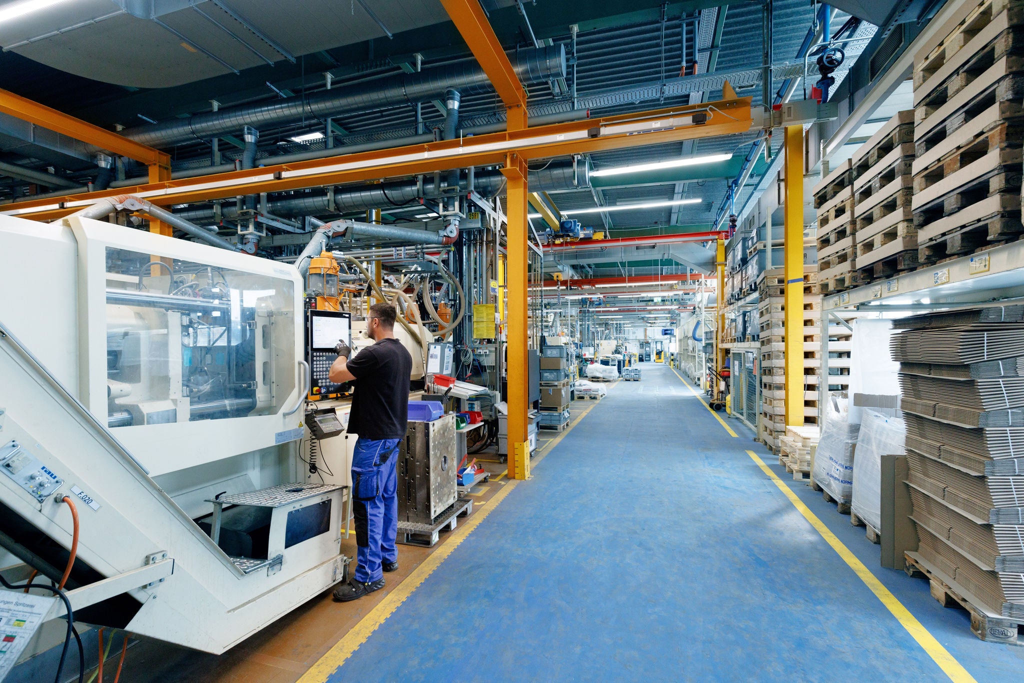 Automatic injection moulding machine for the production of plastic quick connectors in Maintal