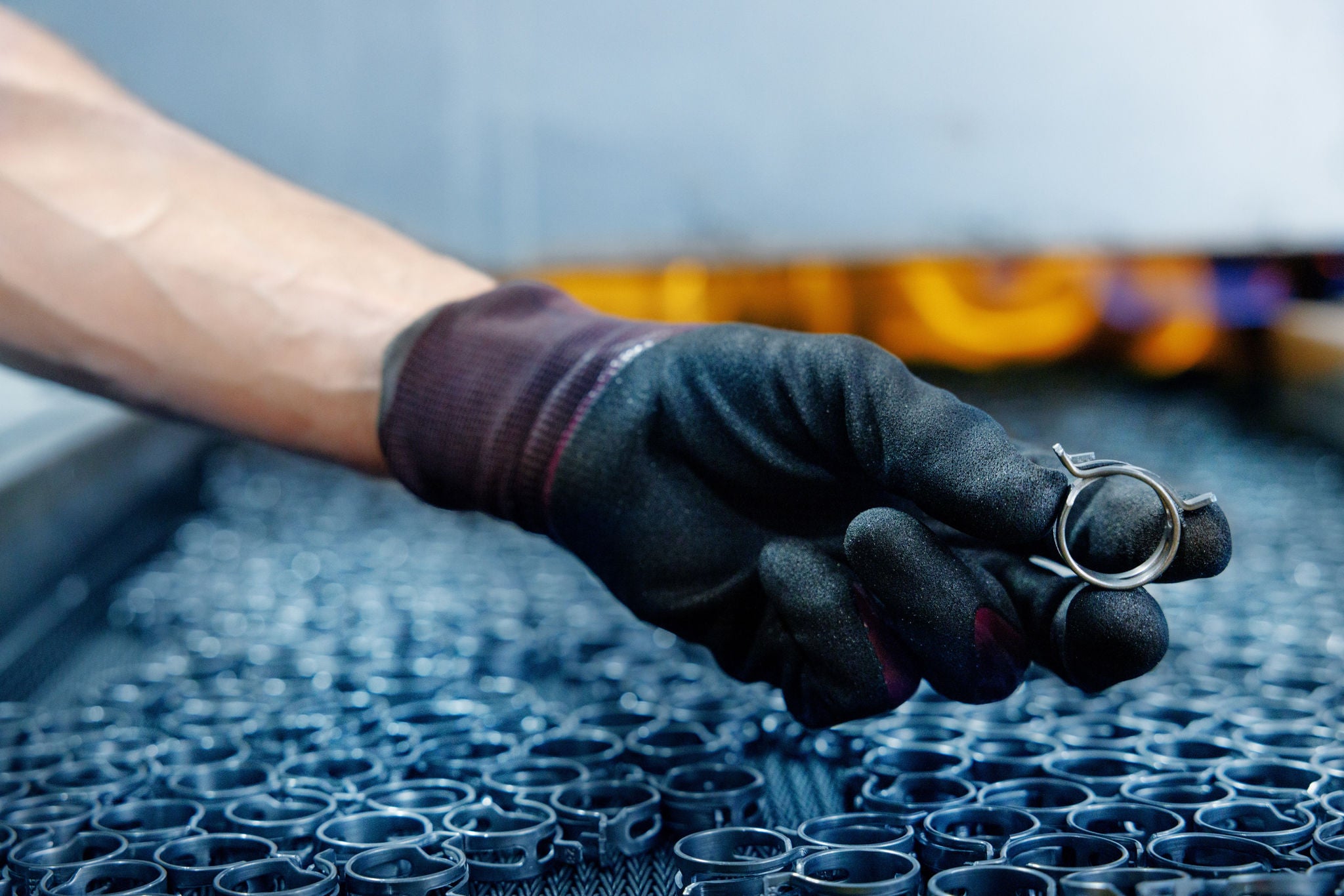 Springband clamps are being hardened and coated