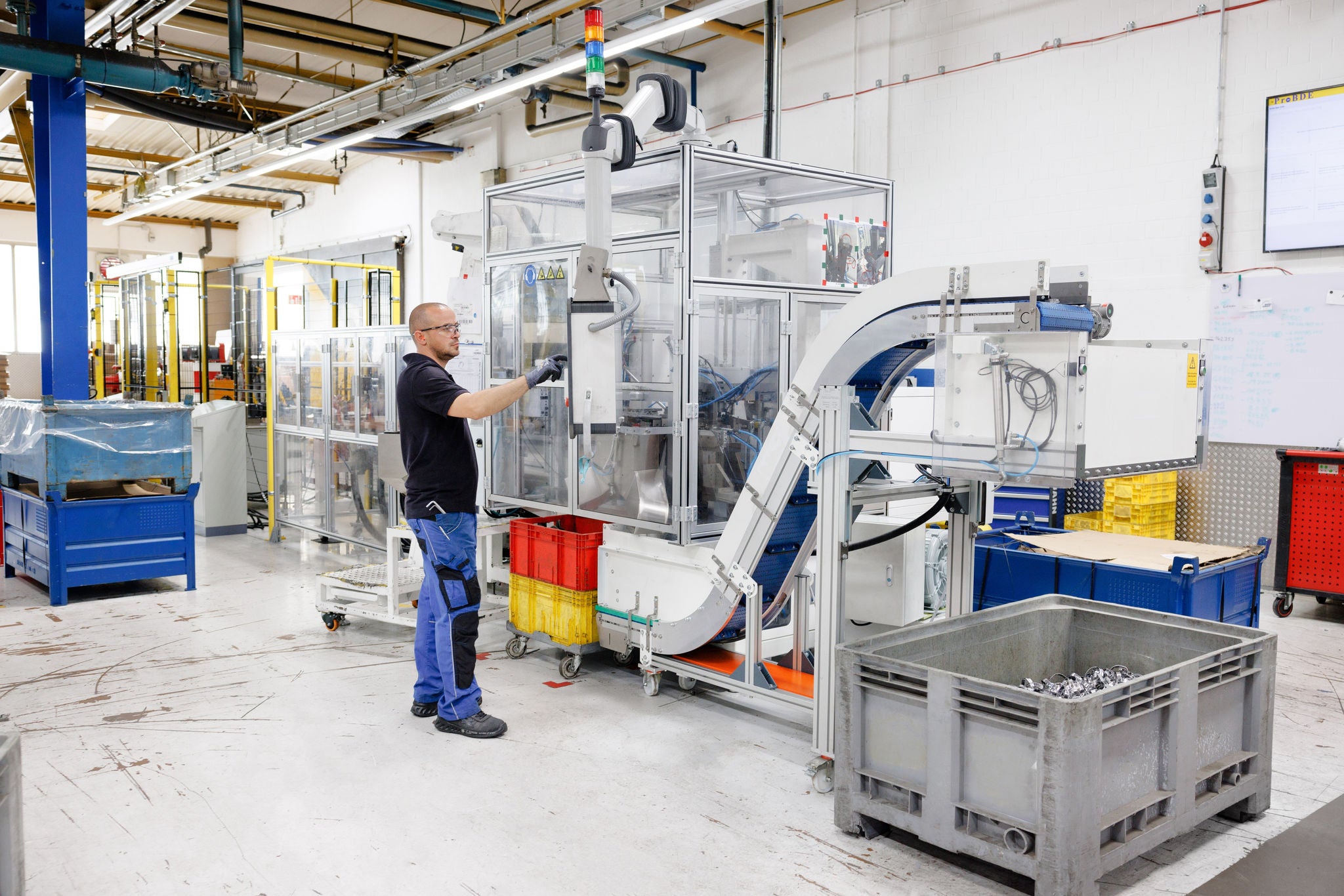 Manufacturing of TORRO metal clamps in Maintal, Germany